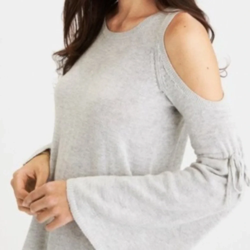 American Eagle Bell-Sleeve Cold-Shoulder Sweater Light Gray Small